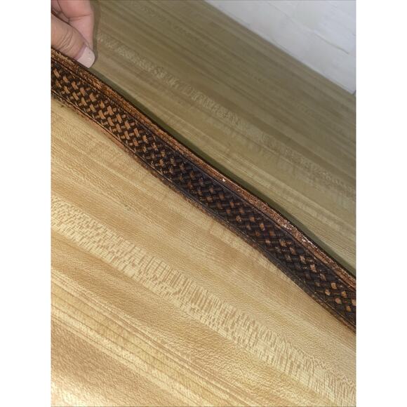 SILVER CREEK COLLECTION 100% Leather Basket Weave Look Hand Tooled Belt Sz 34 - Picture 4 of 8